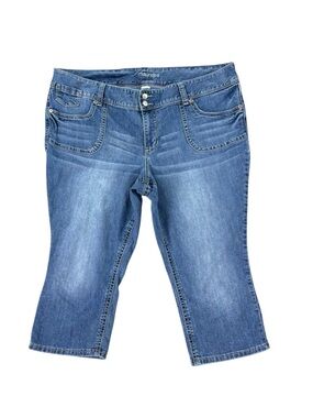 Woman’s Maurices denim jean capris size 24